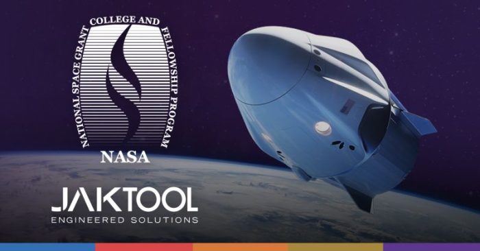 A rocket orbiting the Earth next to the Jaktool Logo